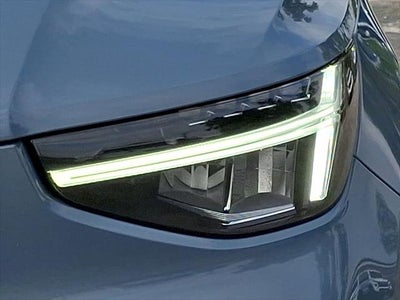 2023 Volvo XC40 Core