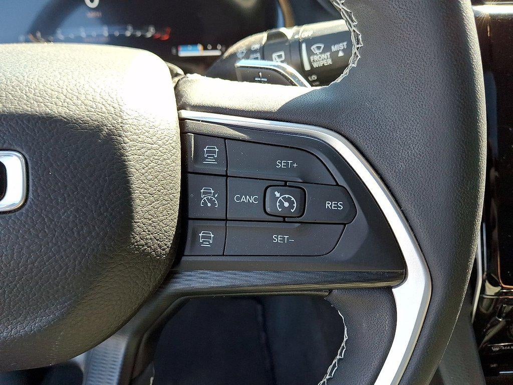 2023 Jeep Grand Cherokee L Laredo 4x4