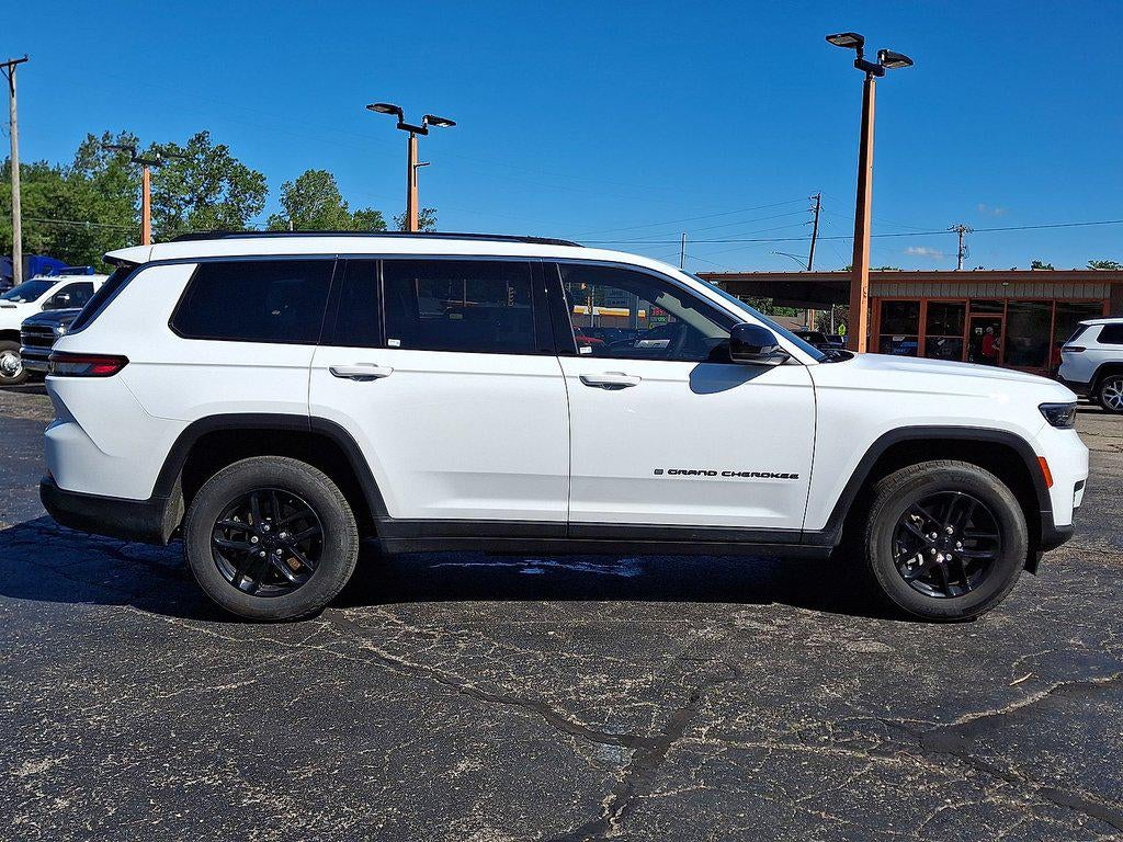 2023 Jeep Grand Cherokee L Laredo 4x4