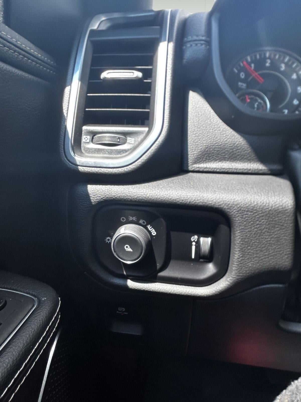 2024 RAM 1500 Laramie Crew Cab 4x2 5'7' Box