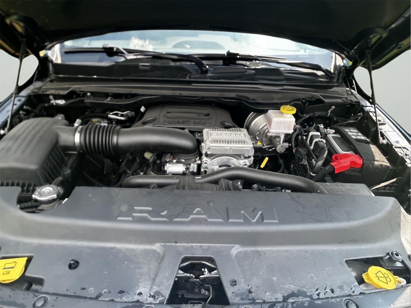 2024 RAM 1500 Laramie Crew Cab 4x2 5'7' Box