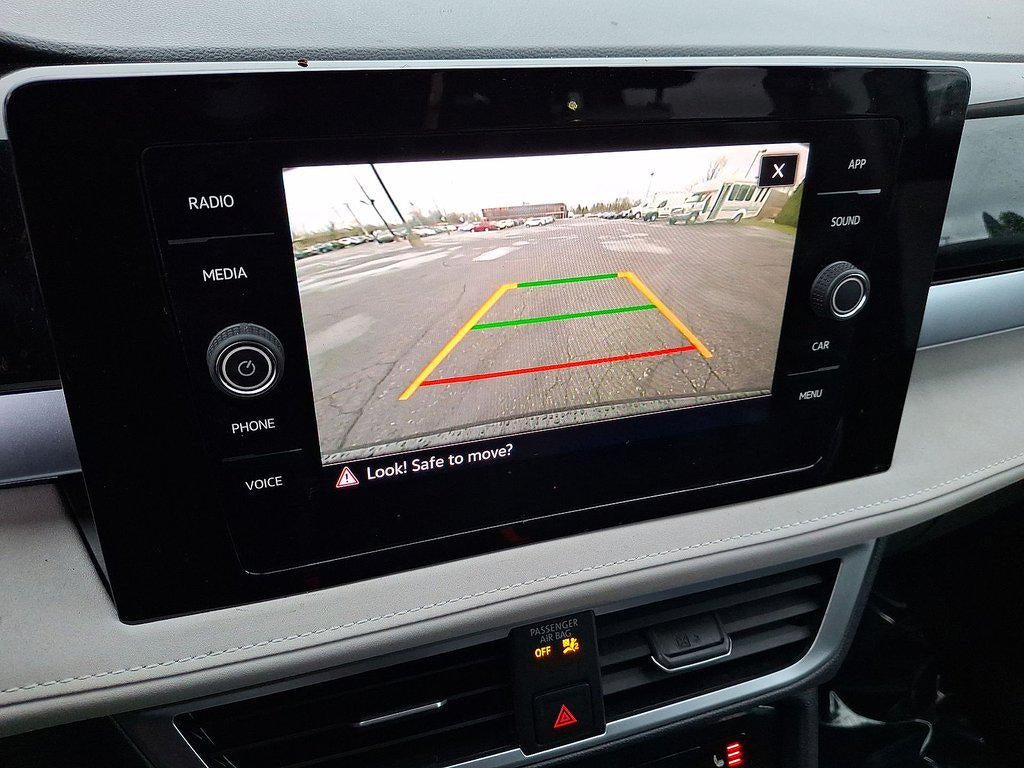 2025 Volkswagen Taos SE FWD