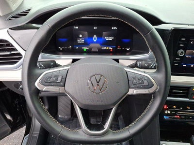 2025 Volkswagen Taos SE FWD