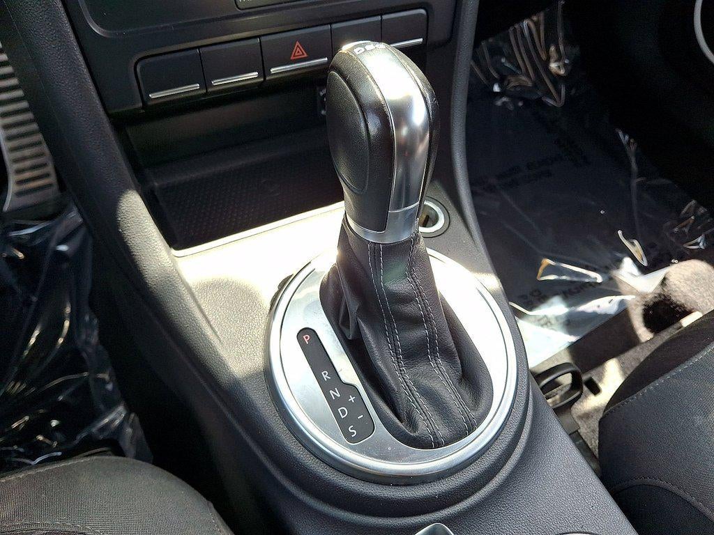 2012 Volkswagen Beetle 2dr Cpe DSG 2.0T Turbo PZEV