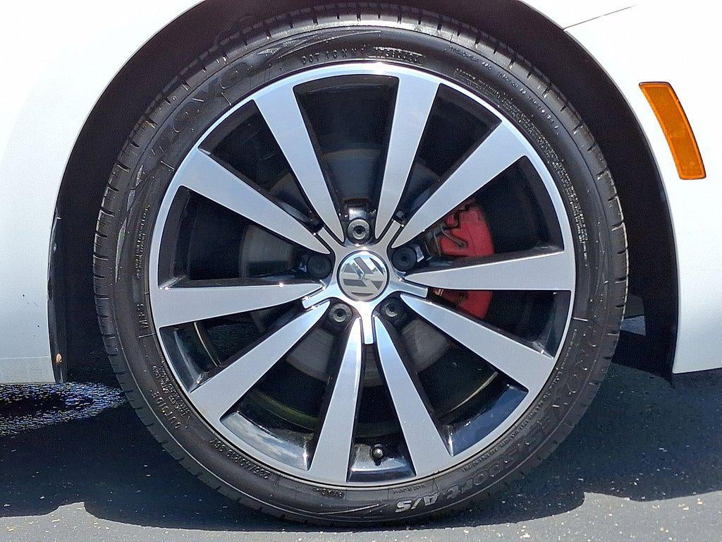 2012 Volkswagen Beetle 2dr Cpe DSG 2.0T Turbo PZEV