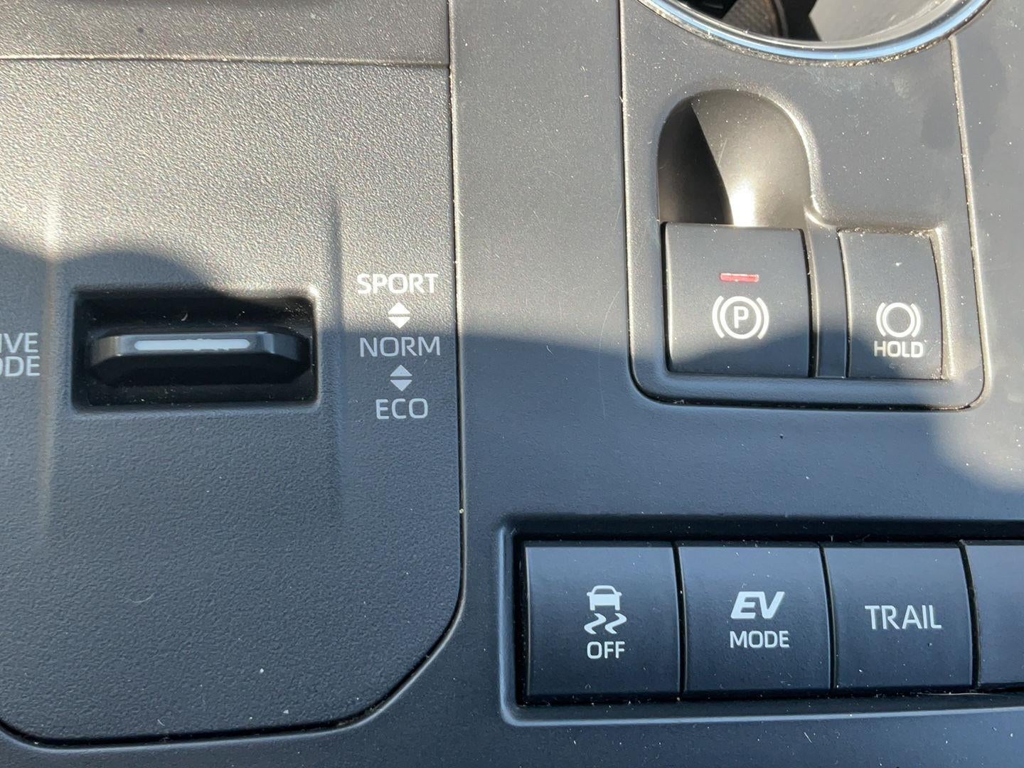 2022 Toyota Highlander Hybrid LE AWD (Natl)