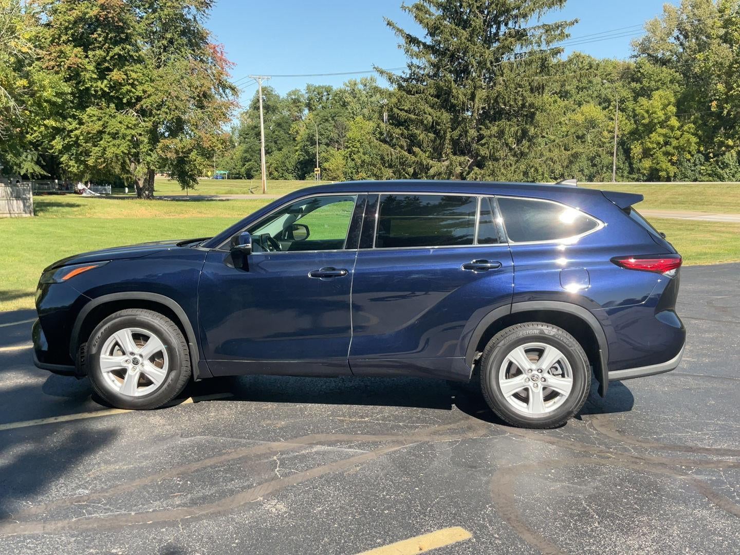 2022 Toyota Highlander Hybrid LE AWD (Natl)