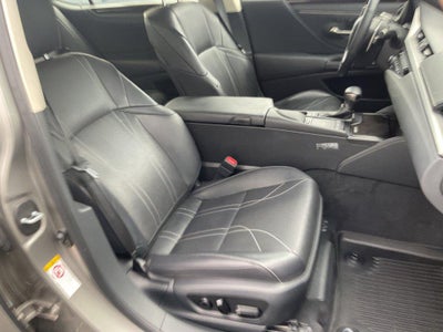 2019 Lexus Es ES 300h Luxury FWD