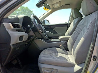 2021 Toyota Highlander LE