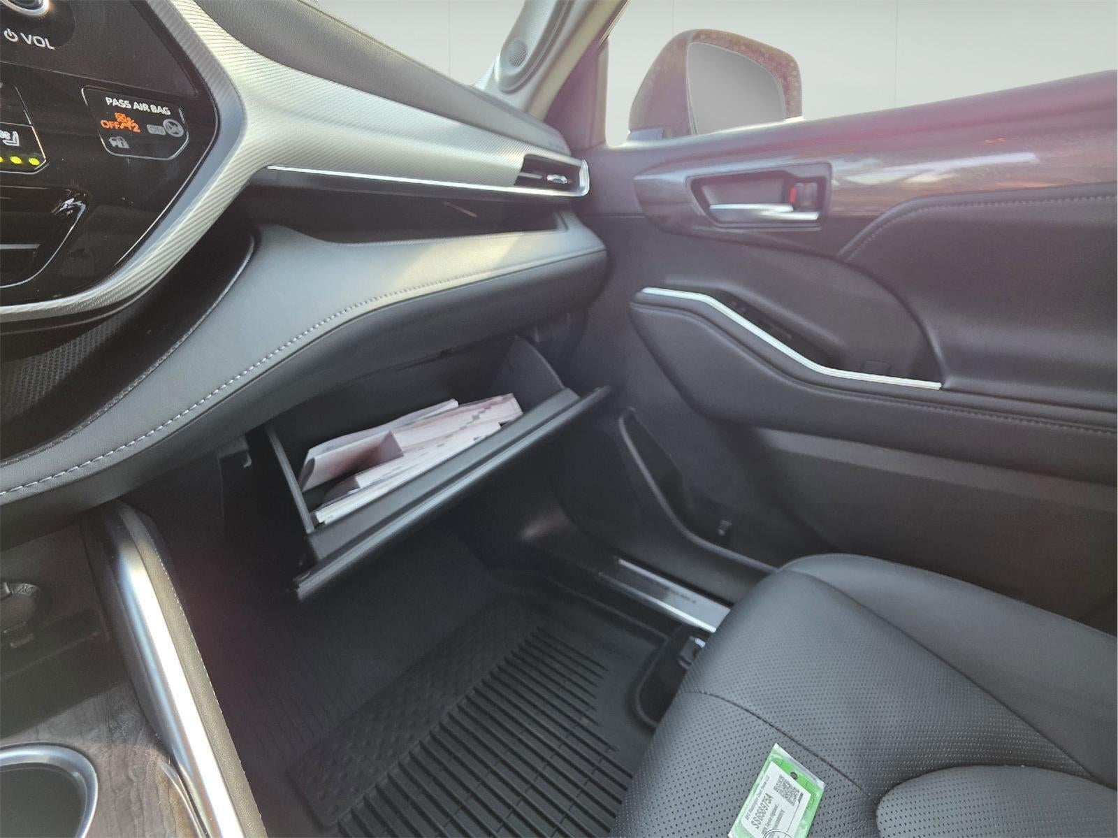 2025 Toyota Highlander Hybrid Platinum