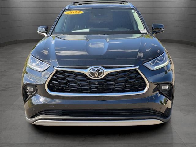 2025 Toyota Highlander Hybrid Platinum