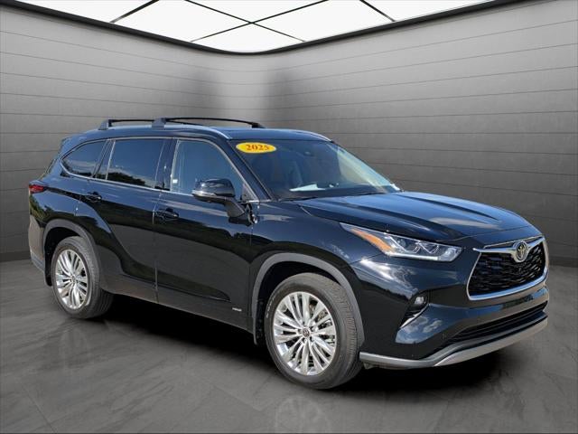 2025 Toyota Highlander Hybrid Platinum