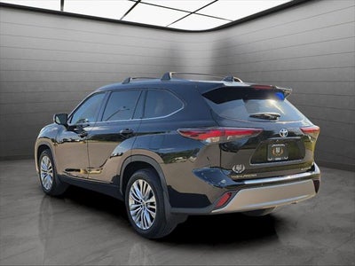 2025 Toyota Highlander Hybrid Platinum