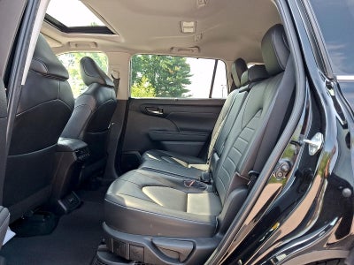 2022 Toyota Highlander Hybrid XLE