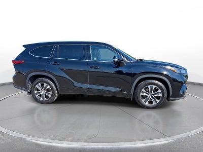 2022 Toyota Highlander Hybrid XLE