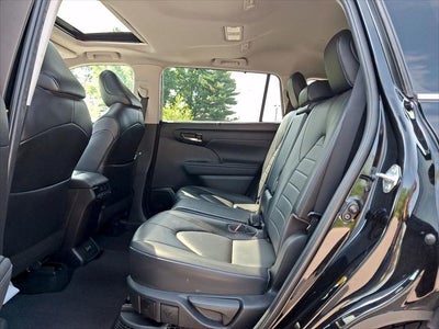 2022 Toyota Highlander Hybrid XLE