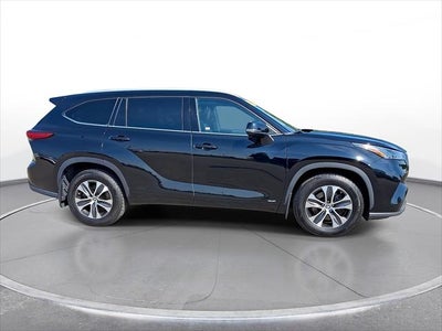 2022 Toyota Highlander Hybrid XLE